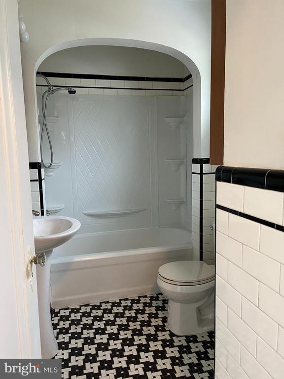 Building Photo - 3 N State St