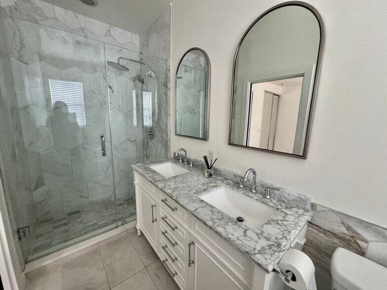 Building Photo - 11841 Nautica Dr