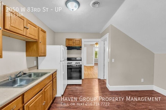 Building Photo - 2050 W 83rd St