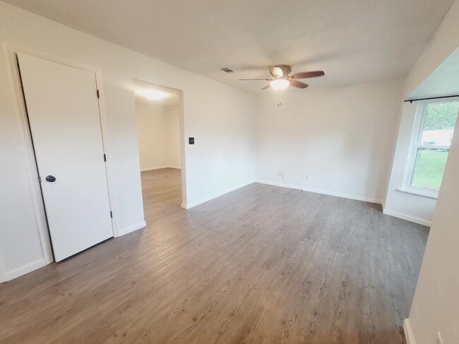 Building Photo - 2136 Little River Ln