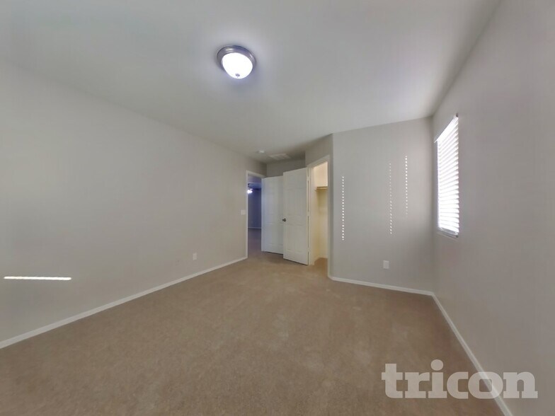 Building Photo - 18024 W Post Dr