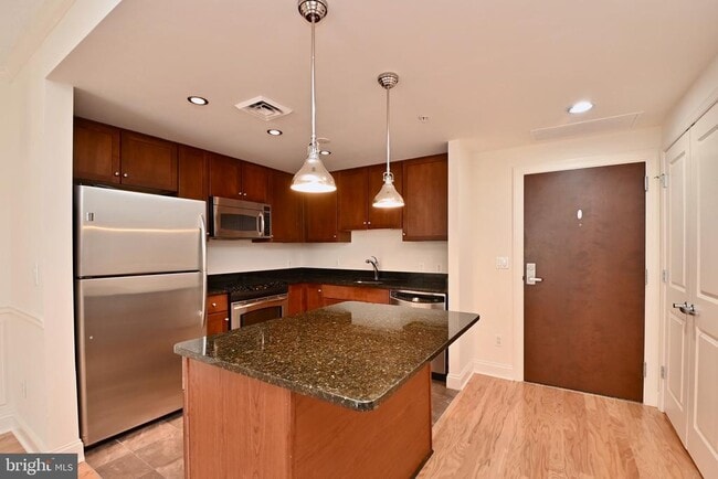 Building Photo - 1020 N Highland St