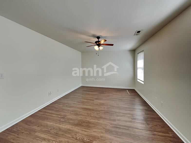 Building Photo - 10216 Daniel Dwayne Dr