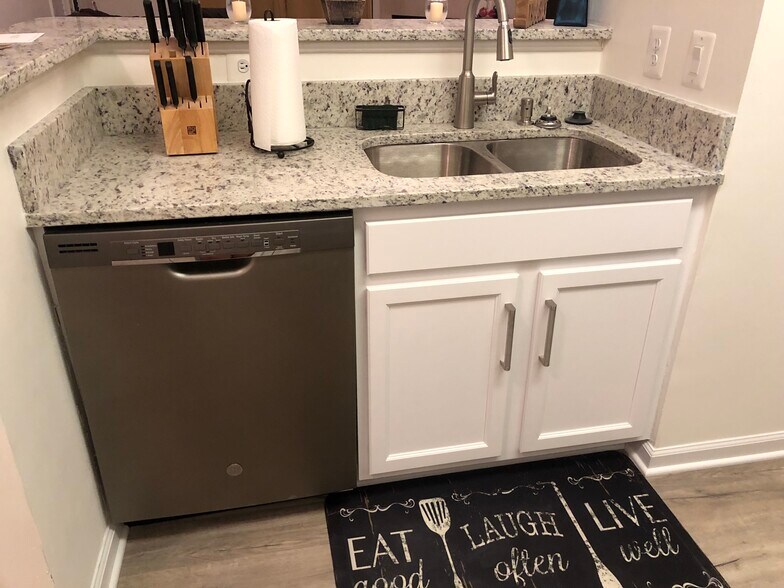 Kitchen - 3810 Lightfoot St