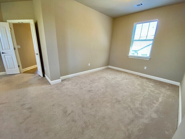 Building Photo - 3 Bedroom 2.5 Bathroom Detached Condo in South Austin!!