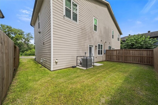 Building Photo - 7422 Mount St