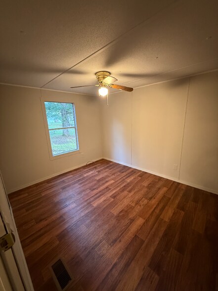 Building Photo - 0 Acorn Village Ln