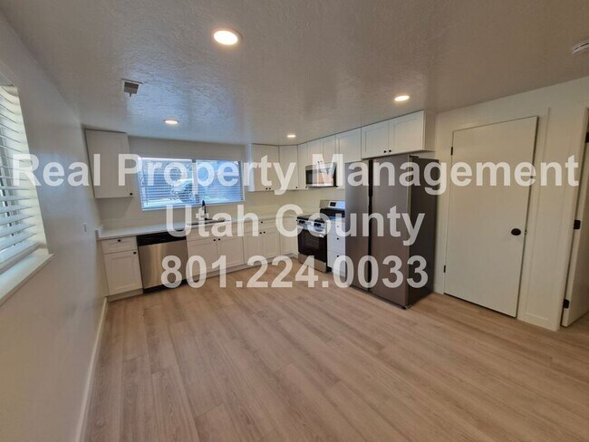 Building Photo - 1146 W 100 N