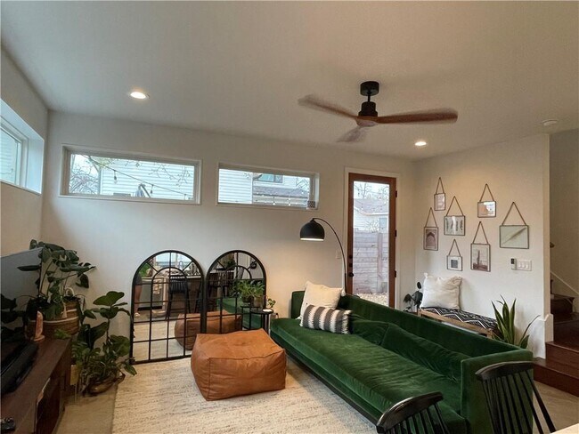 Building Photo - 1806 Haskell St