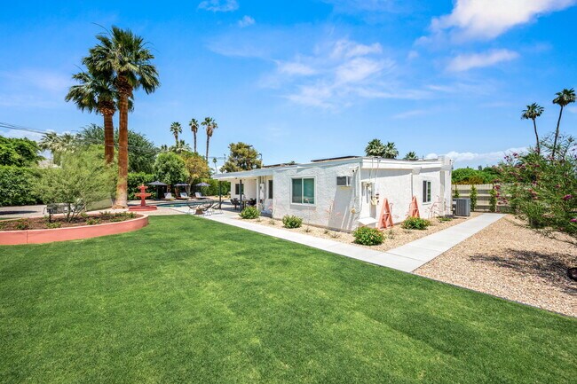 Building Photo - 43795 Acacia Dr
