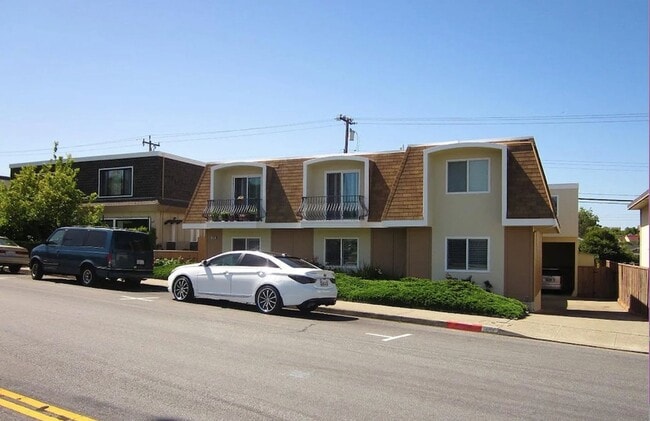 Building Photo - 444 Richmond Dr