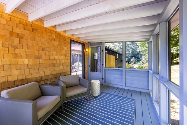 Building Photo - 5 month lease- Fully Furnished One bedroom...