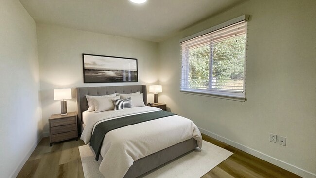 Building Photo - MOVE-IN READY LUXURY RENTAL - Beautifully Renovated 3 Bedroom, 2 Bathroom Duplex in Quiet Cul-de-...
