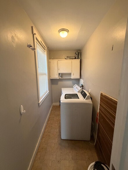 Building Photo - 127 Liverpool Ave