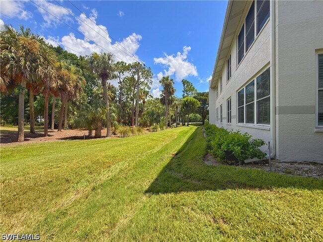 Building Photo - 1310 Charleston Square Dr