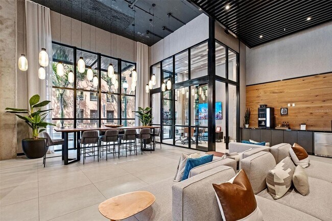 Building Photo - 1991 Main St