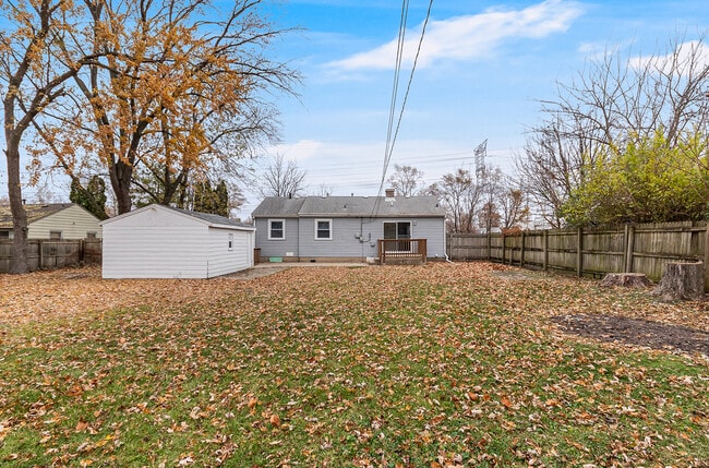 Building Photo - 2414 Emlong St