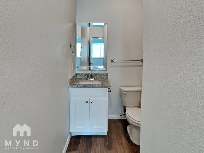 Building Photo - 3261 Karen St