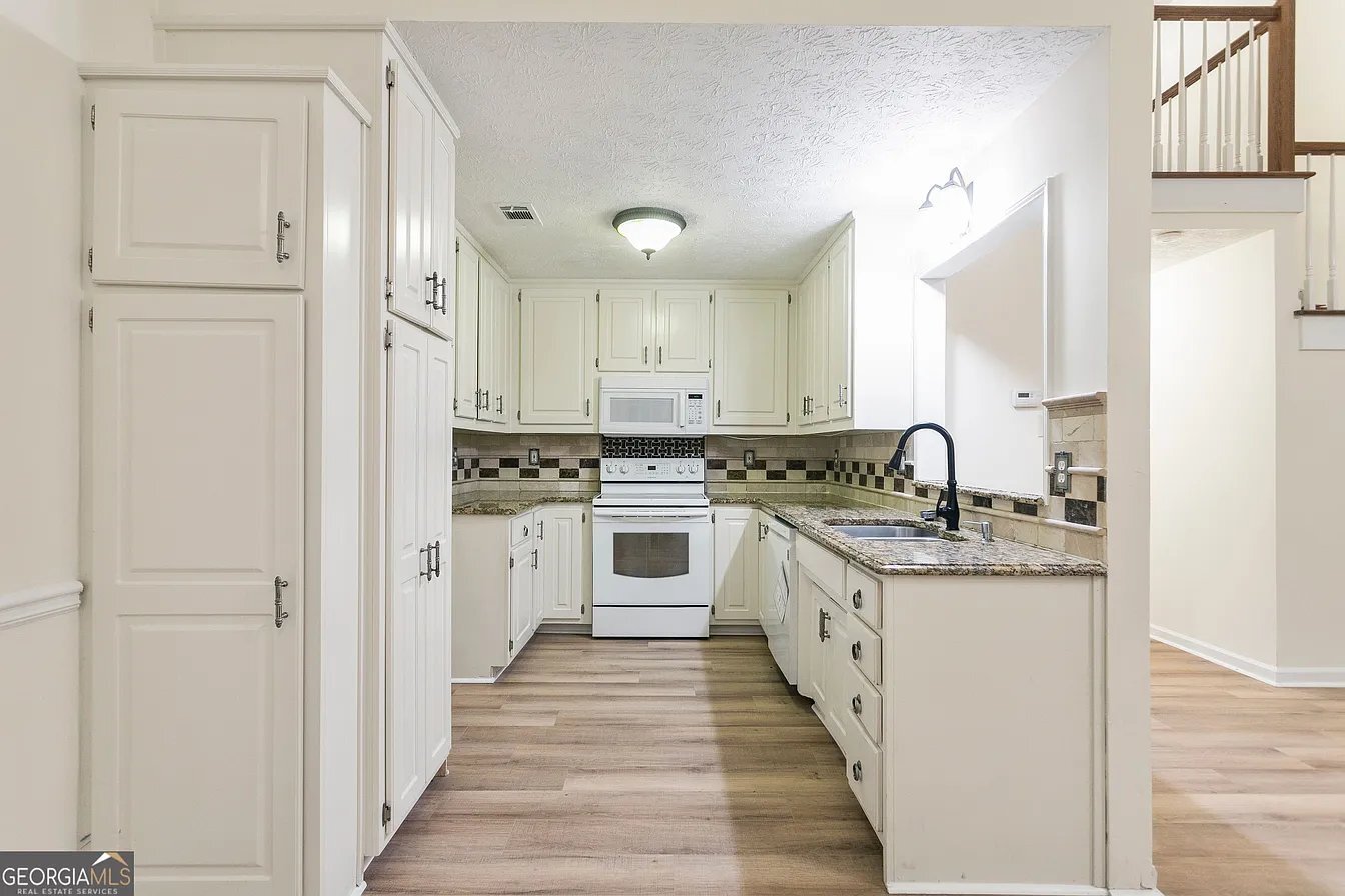 Building Photo - 160 Windward Dr