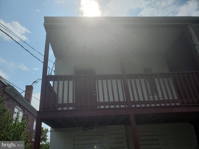 Building Photo - 437 S Burhans Blvd