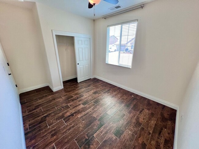 Building Photo - $2,350 Bullard & Locan, 3 bedroom - Wrenwo...