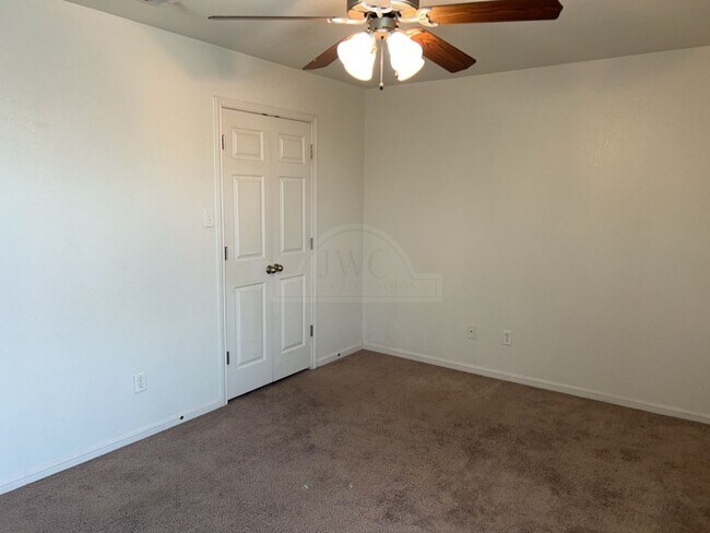 Building Photo - 1206 Cinch Dr