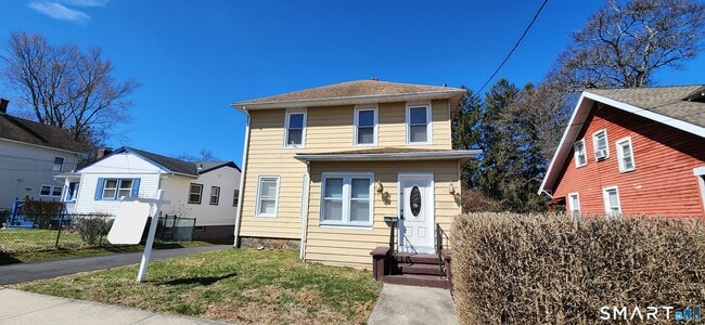 Building Photo - 52 Davis St