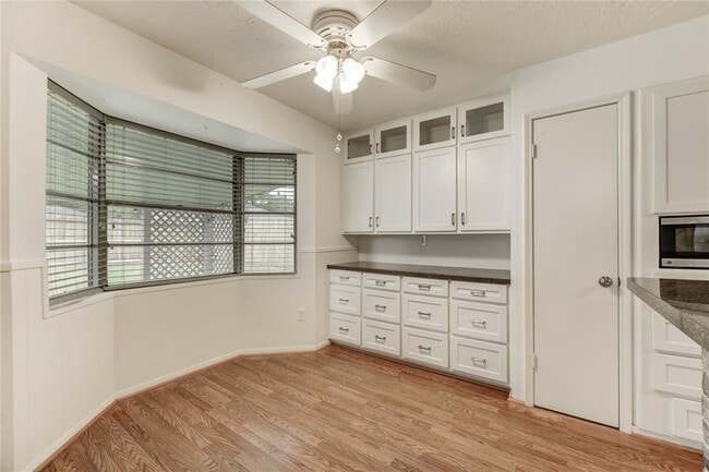 Building Photo - 12207 Meadowdale Dr