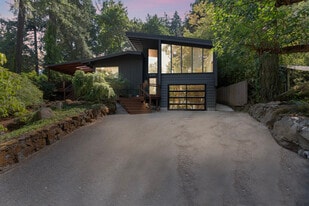 Building Photo - 570 Middlecrest Rd