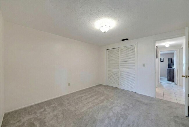 Building Photo - 4112 Hampton Dr