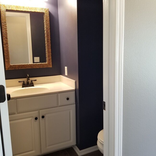 Building Photo - 4 Bedroom Millard Home!