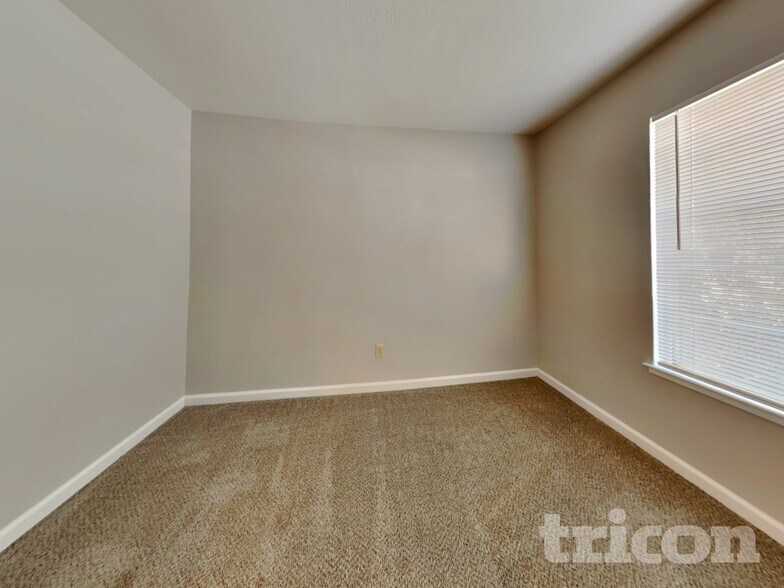 Building Photo - 213 Jana Way