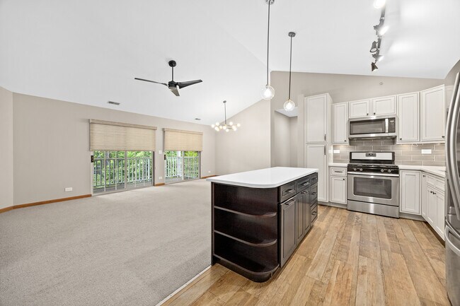 Building Photo - 5S560 Paxton Dr