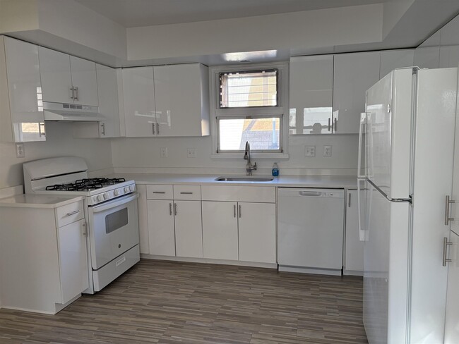 Building Photo - 6219 Polk St