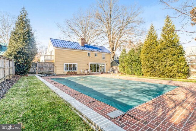 Building Photo - 7153 Main St