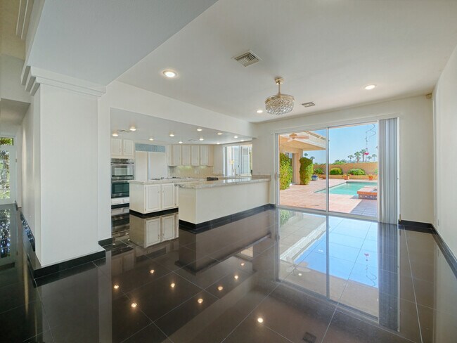 Building Photo - 48600 Shady View Dr