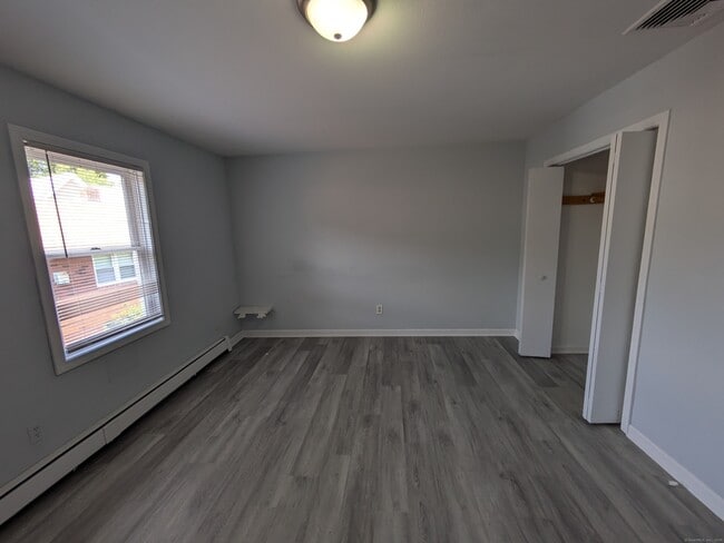 Building Photo - 998 Campbell Ave