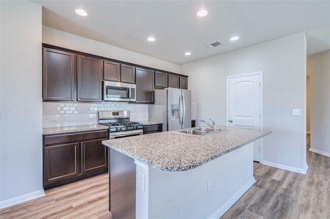 Building Photo - 303 Marimoor Dr