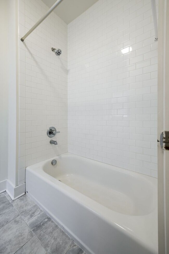 Building Photo - 408 N Robinson St