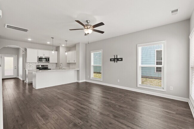 Building Photo - Luxury End-Unit Townhome Near 386 & Long Hollow Pike | Designer Finishes, Prime Location & Mainte...