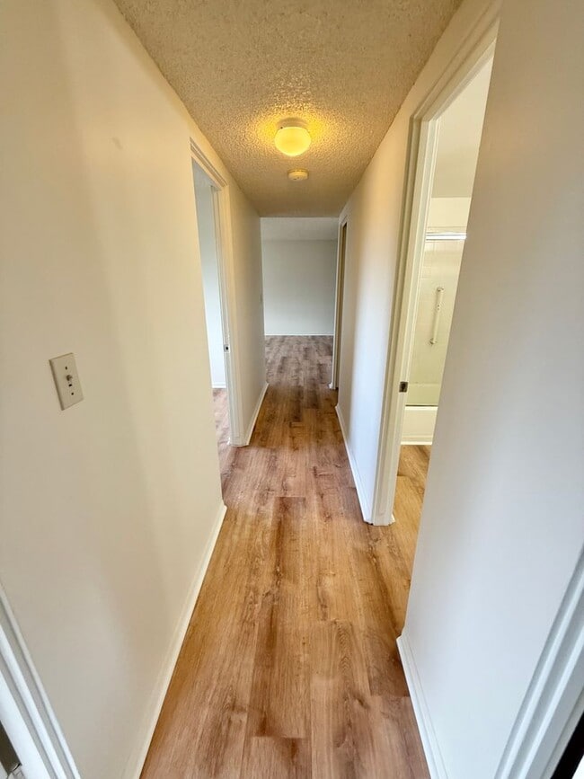 Building Photo - Spacious 3/2 in Club View Estates