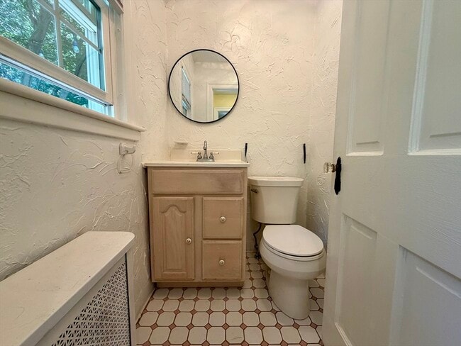 Building Photo - 18 Zenith Dr