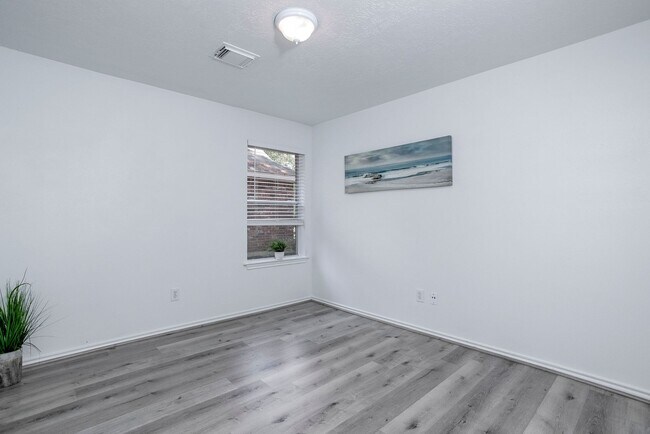 Building Photo - 34 Tallow Hill Pl