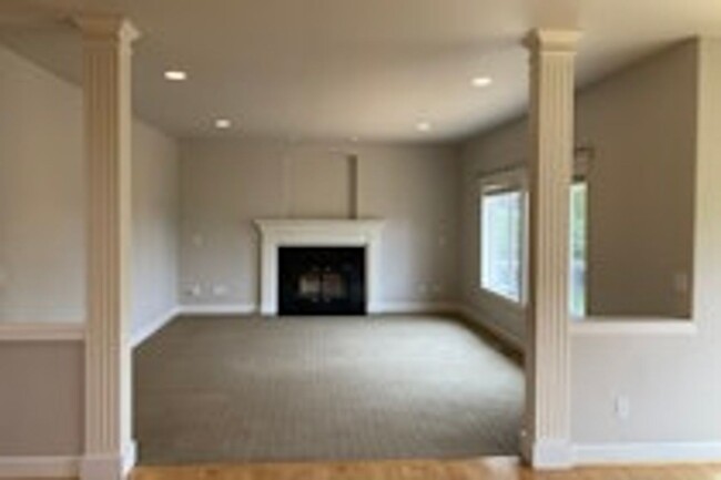 Building Photo - 4bd/2ba House in Newcastle