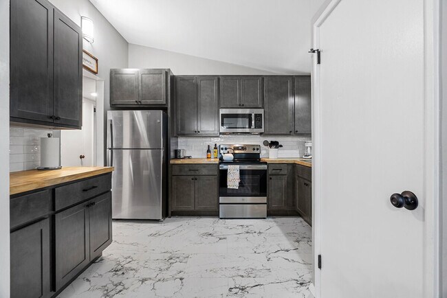 Building Photo - 2310 Dove Dr