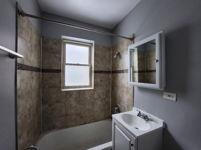 Building Photo - 5911 W Huron St