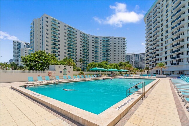 Building Photo - 3725 S Ocean Dr