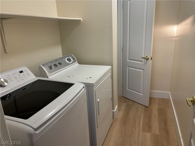 Building Photo - 9368 Pineneedle Ridge St