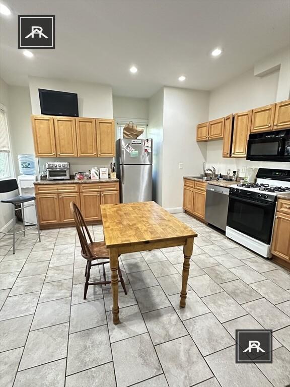 Building Photo - 6 bedroom in Brighton MA 02135