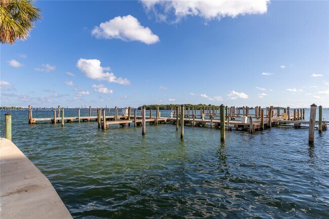 Building Photo - 770 NE 69th St